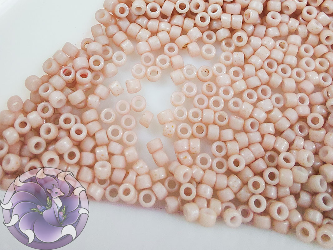 5г Бісер TOHO круглий 15/0 Opaque-Pastel-Frosted Shrimp TR-15-764