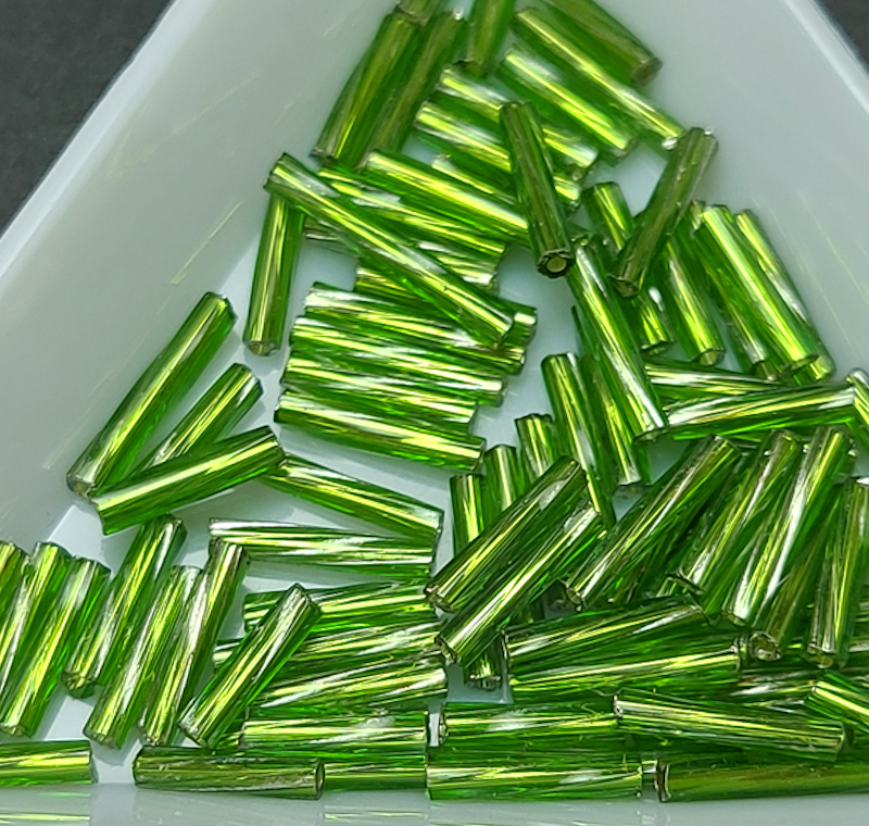 Стеклярус кручений 12mm, срібна середина, колір зелений трав'янистий, №52