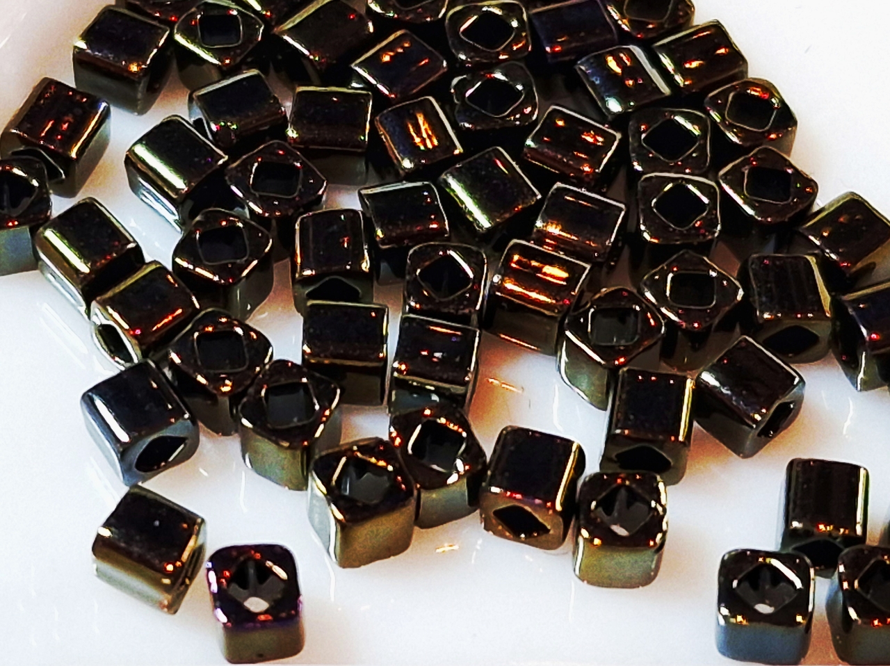 Бісер 5г TOHO Cube 3mm Metallic Iris - Brown TC-03-83