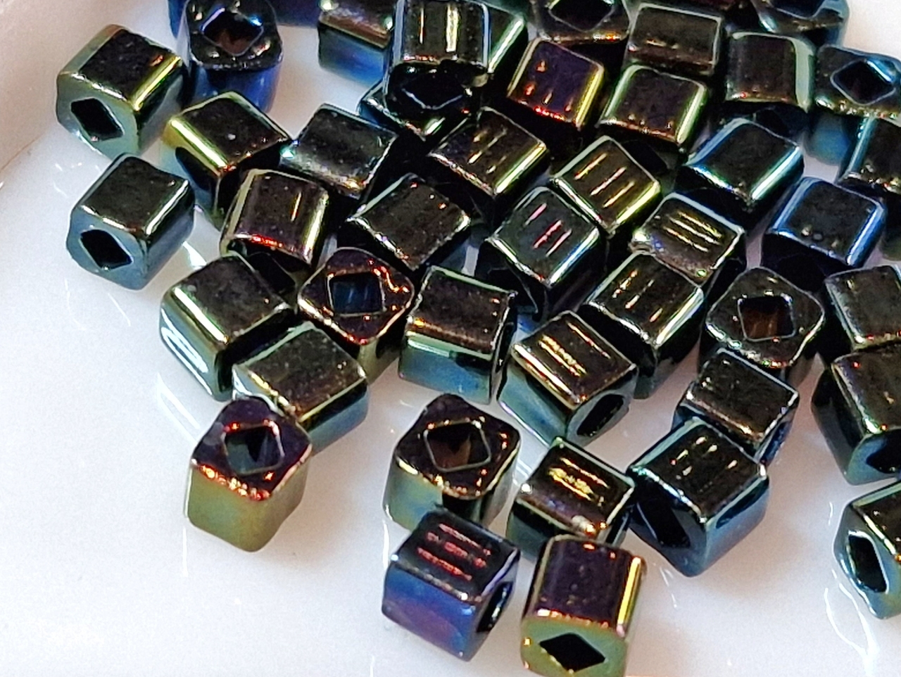 Бісер 5г TOHO Cube 3mm Metallic Iris - Green/Brown TC-03-84