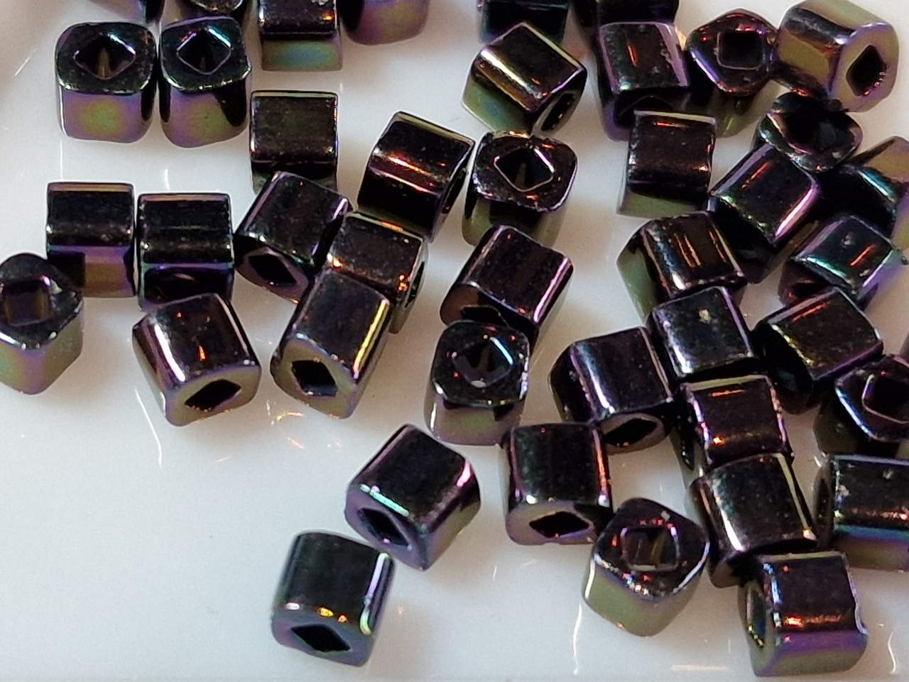 Бісер 5г TOHO Cube 3mm Metallic Iris - Purple TC-03-85