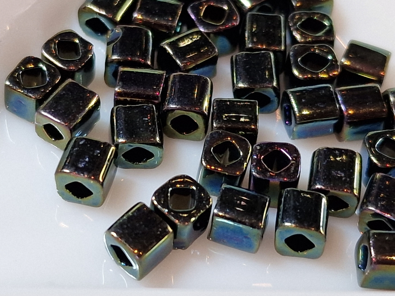 Бісер 5г TOHO Cube 4mm Metallic Iris Green/Brown TC-04-84