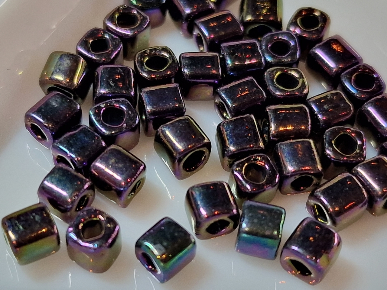 Бісер 5г TOHO Cube 4mm Metallic Iris Purple TC-04-85