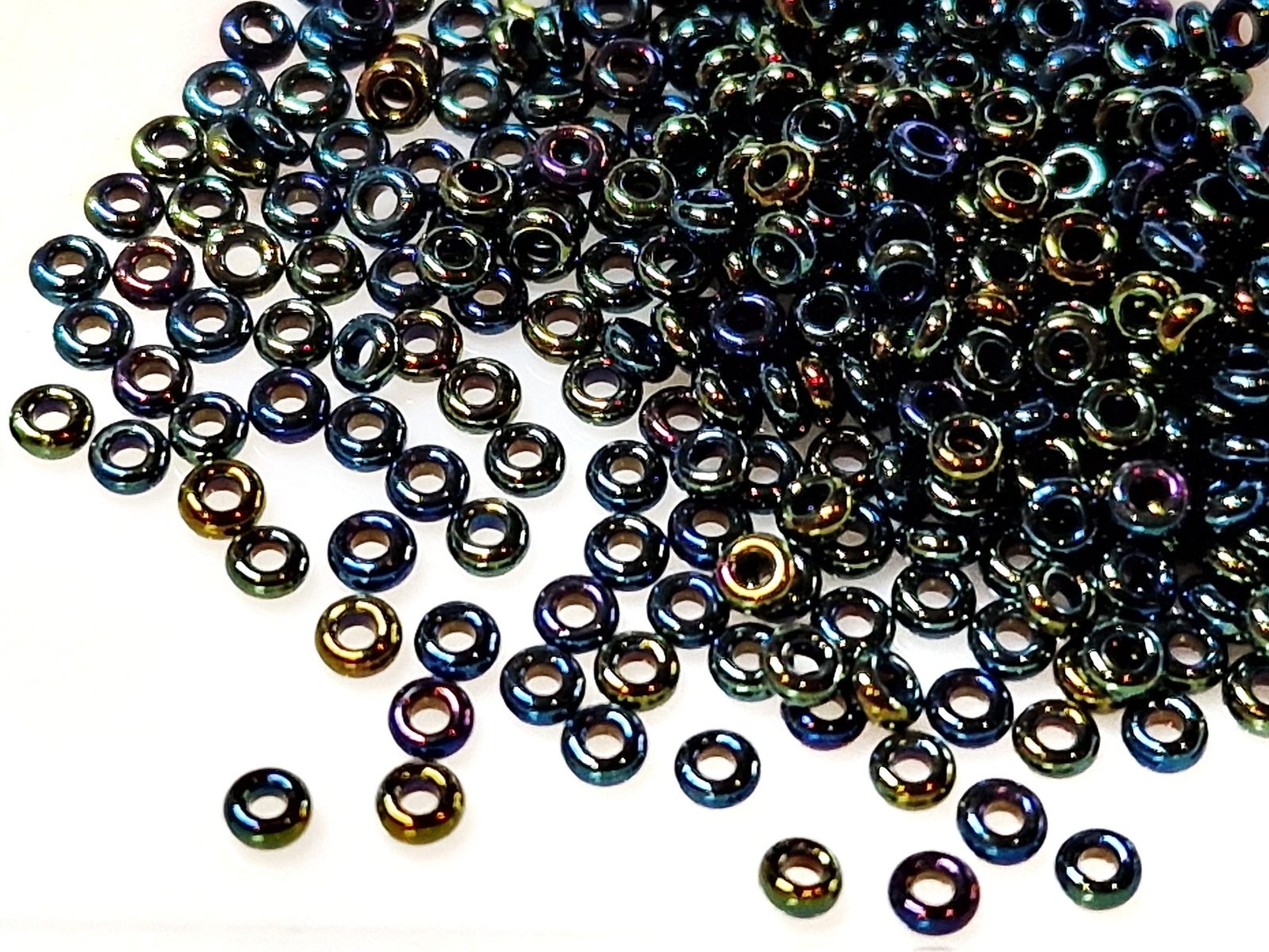 Бісер 5г TOHO Demi Round 11/0 2.2mm Metallic Iris Green/Brown TN-11-84