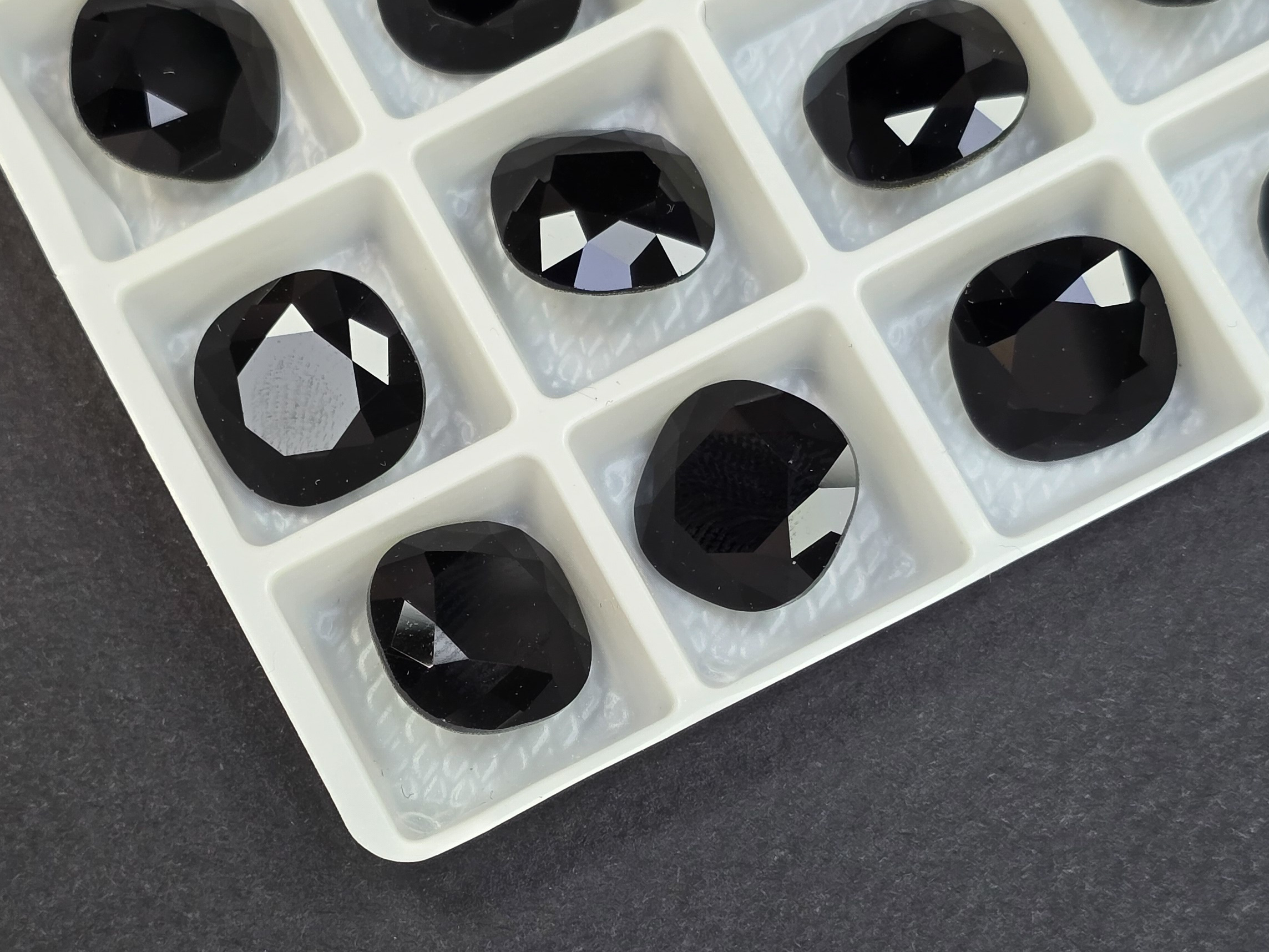 Кристал К9 квадрат кушон 14мм колір Black