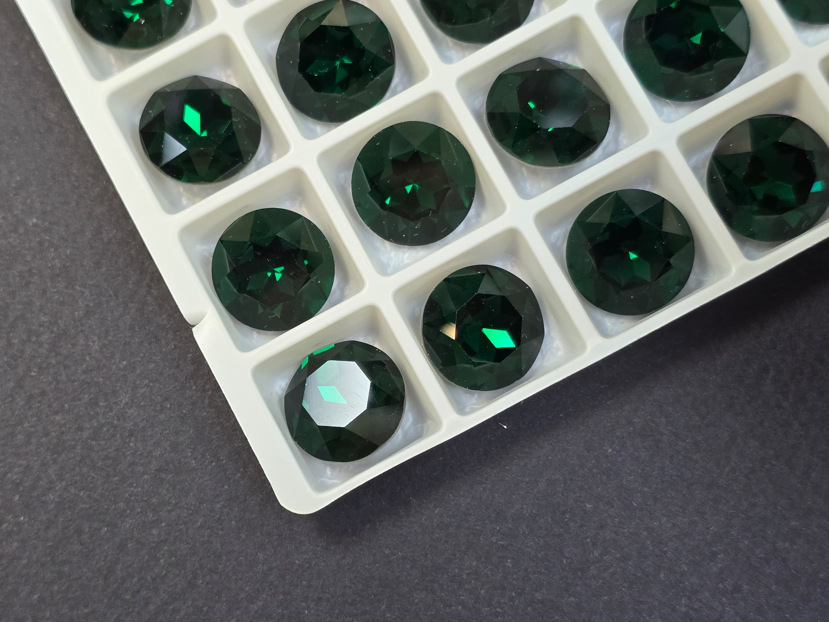 Кристал К9 скло, 14mm Колір Dark Emerald