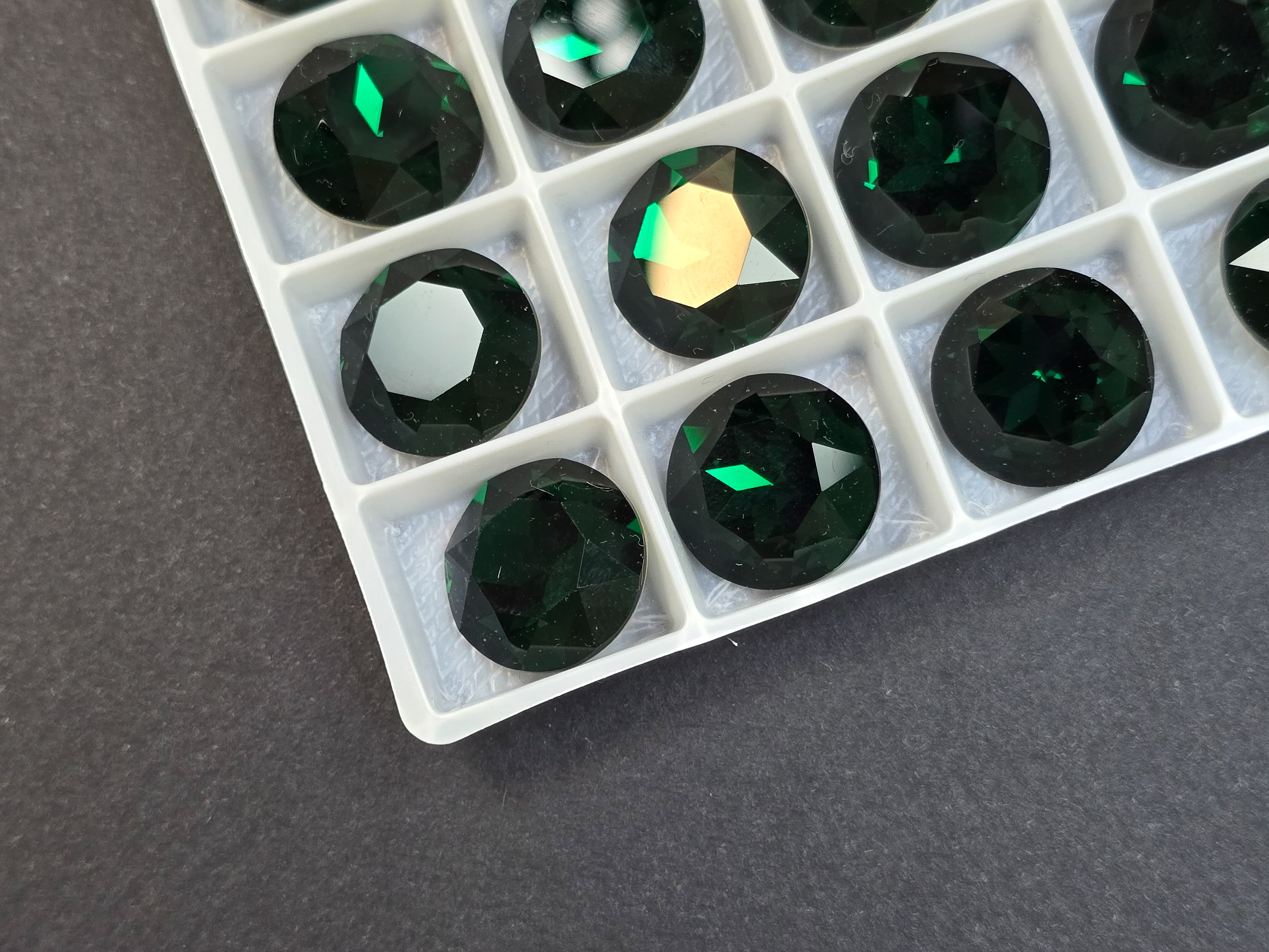 Кристал К9 скло, 16mm Колір Dark Emerald