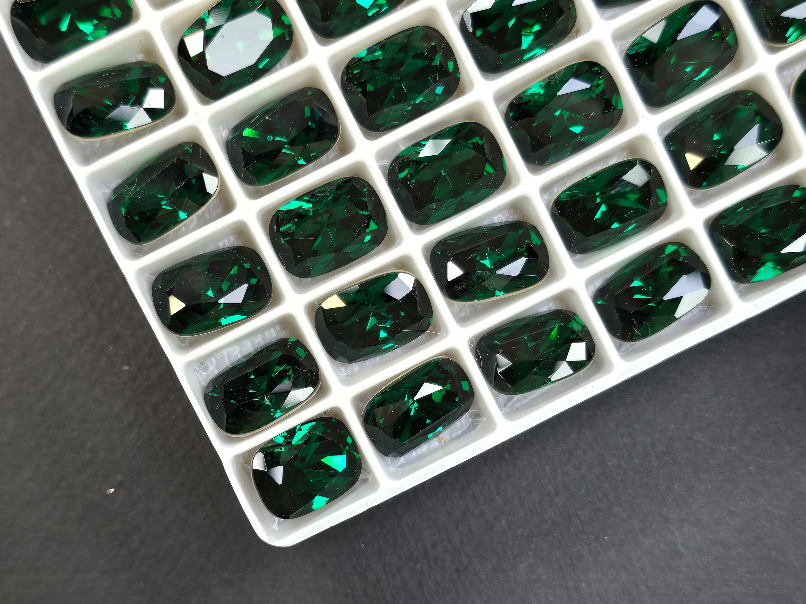 Кристал К9 форма прямокутник скруглений,10*14мм, колір Dark Emerald