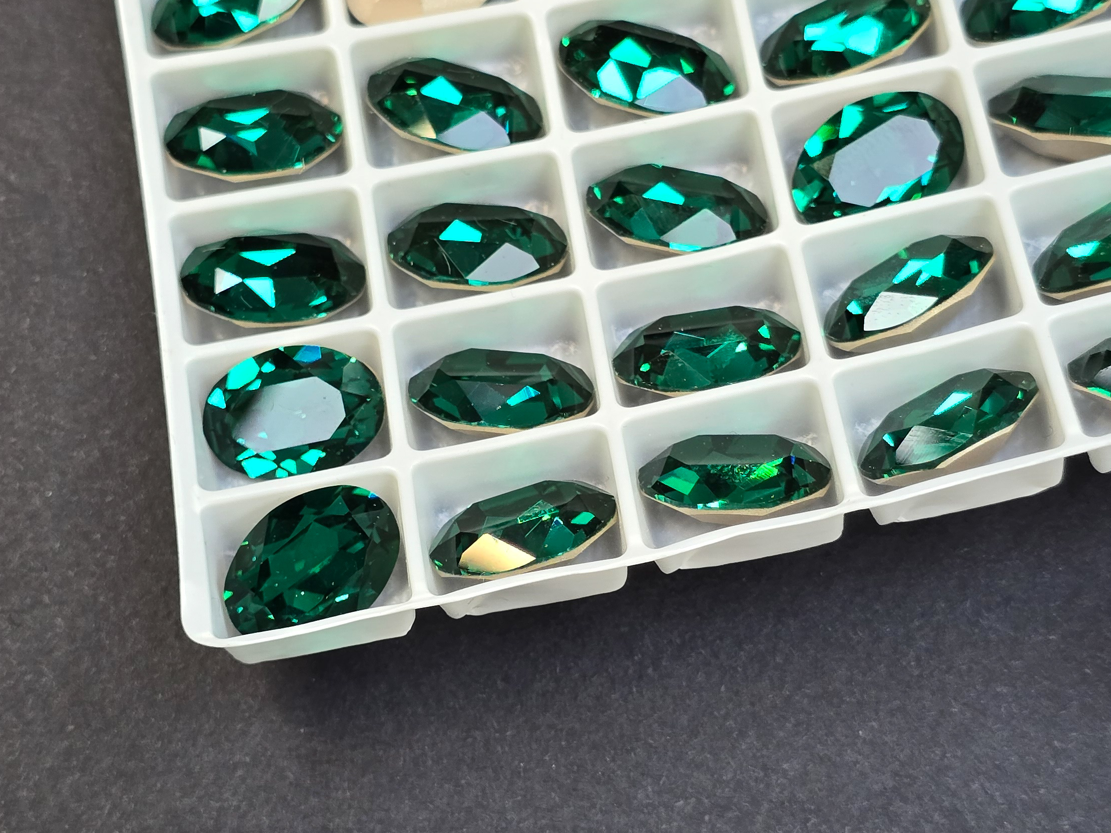 Кристал К9 Овал 14х10 Колір Emerald