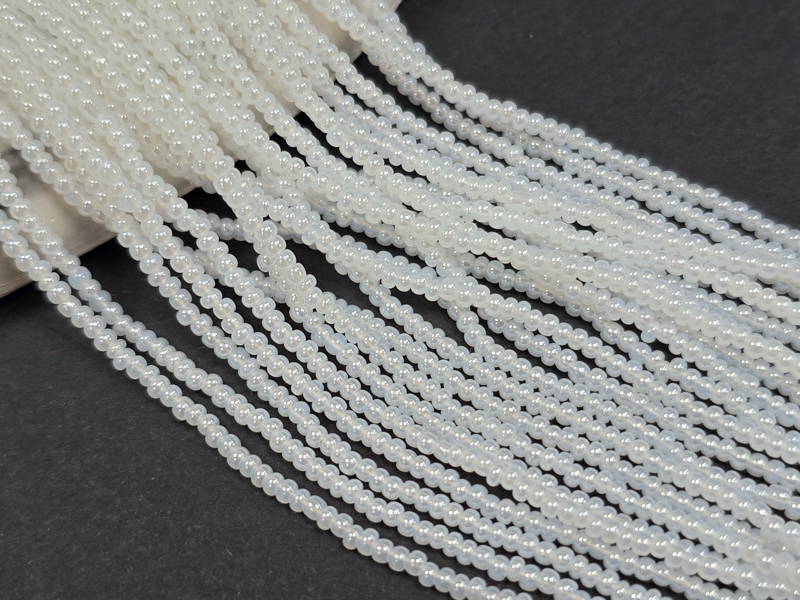 Бісер Preciosa 11/0 на нитці White opaque
