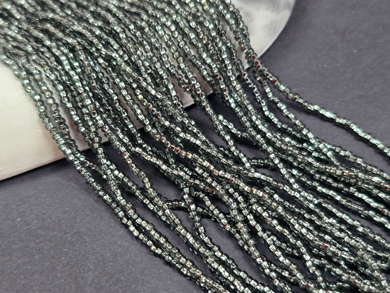 Бісер Preciosa 11/0 на нитці Grey lined