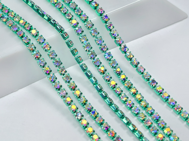 Стразовий ланцюг 2мм основа м'ятна, кристали crystal AB