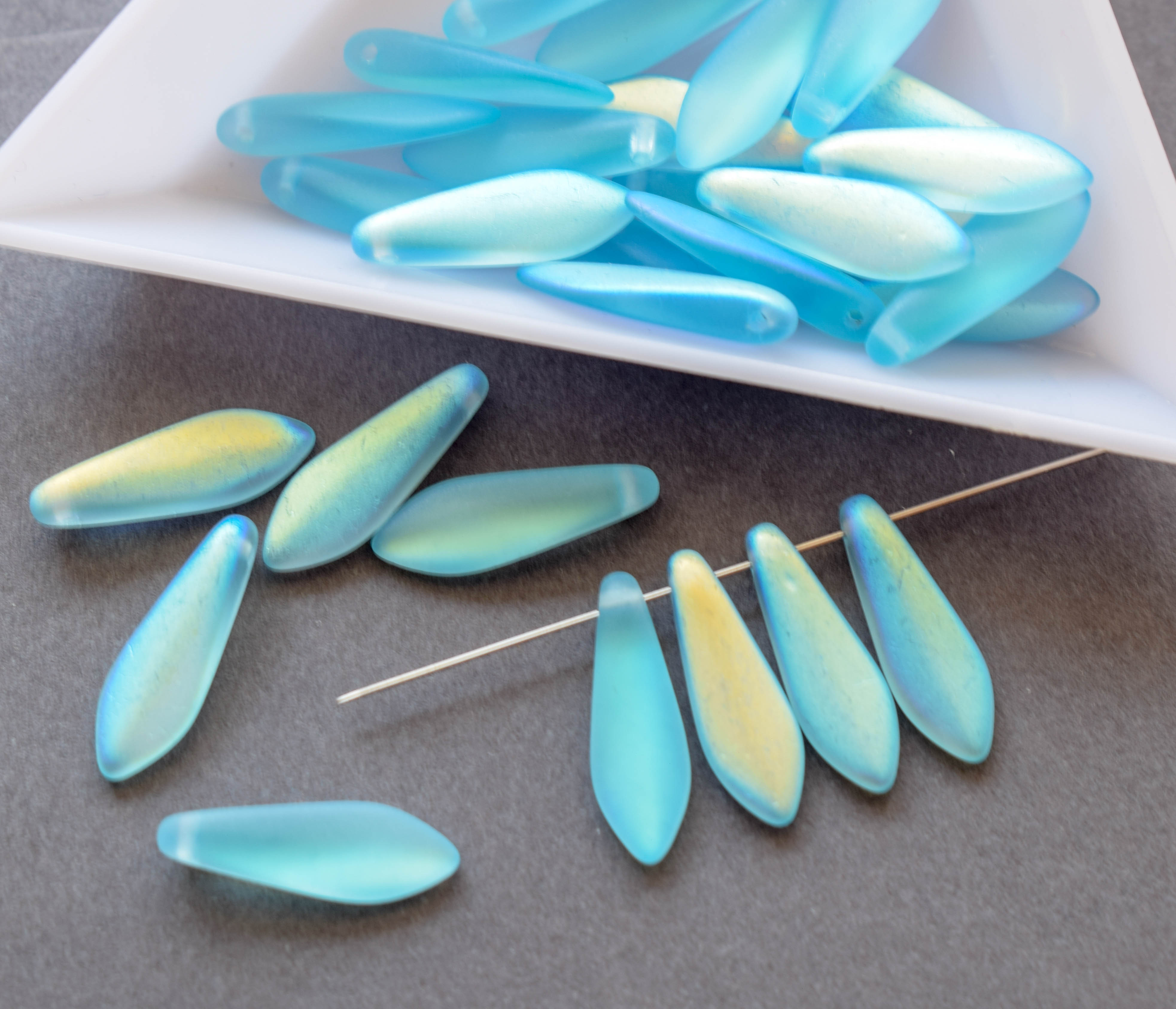 1-hole Glass Daggers 5x16mm Matte Aquamarine AB