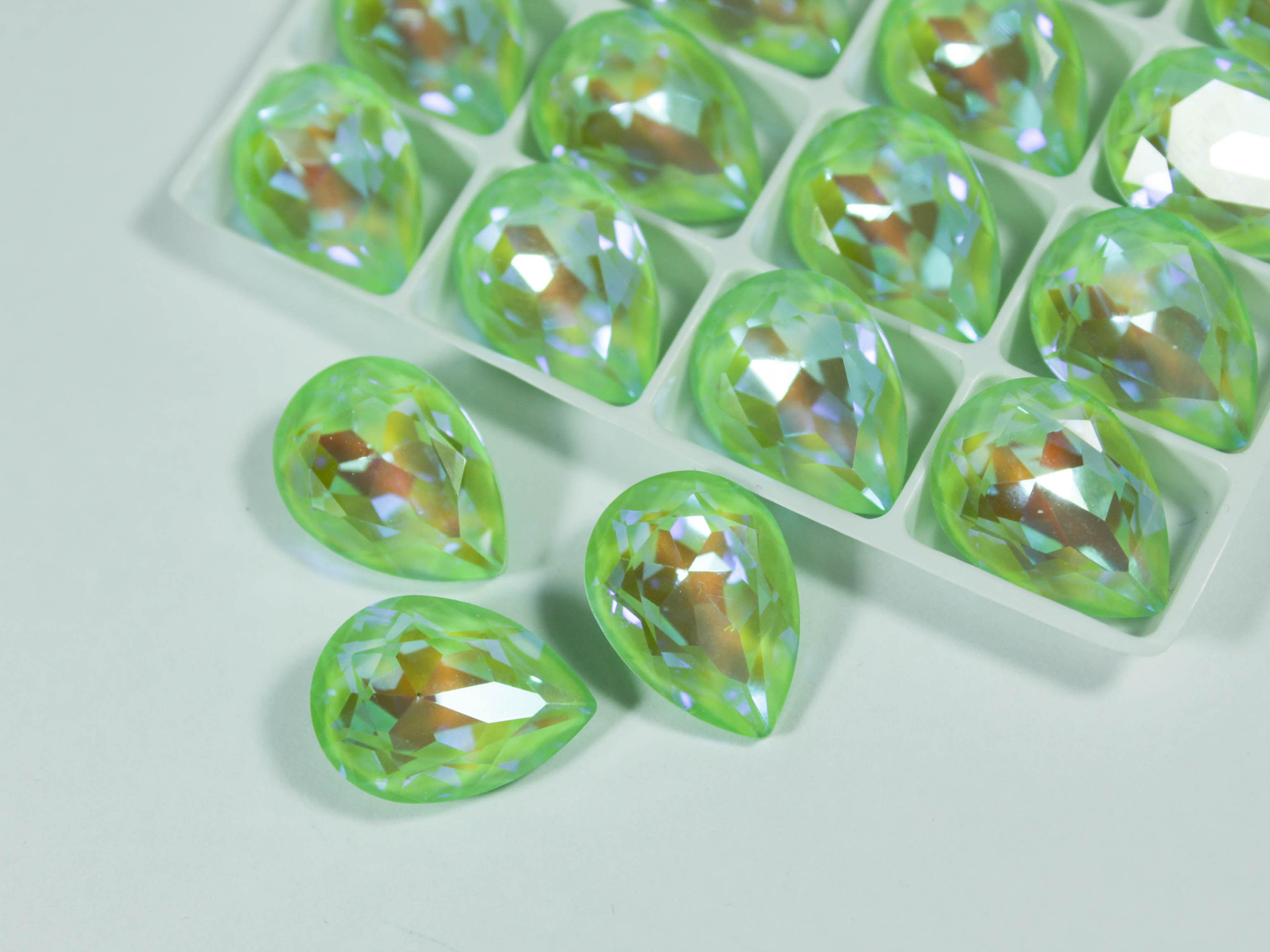 Кристал Крапля 18х13мм колір Peridot AB