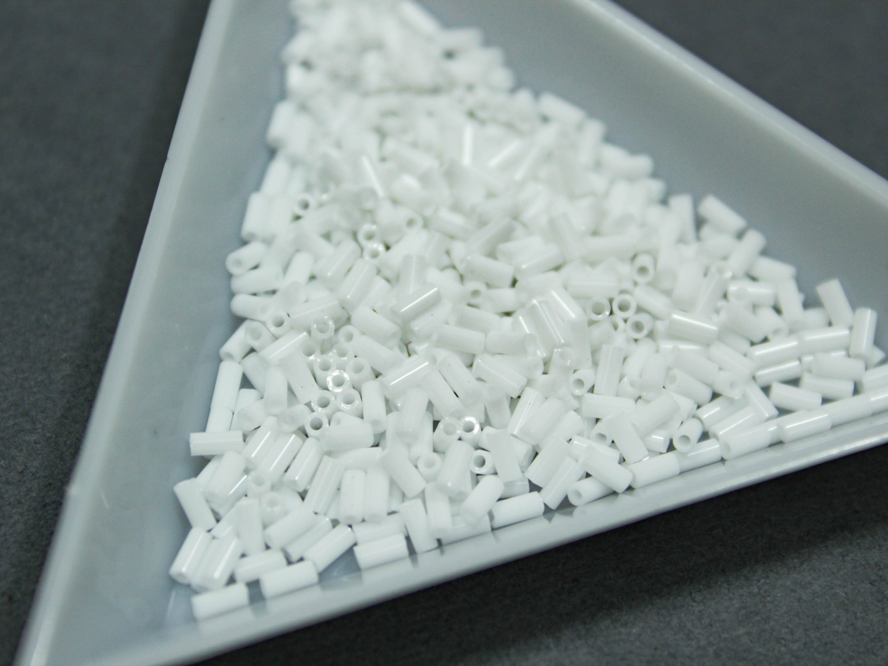 Стеклярус 3мм Miyuki Bugle Bead 5г колір Opaque White