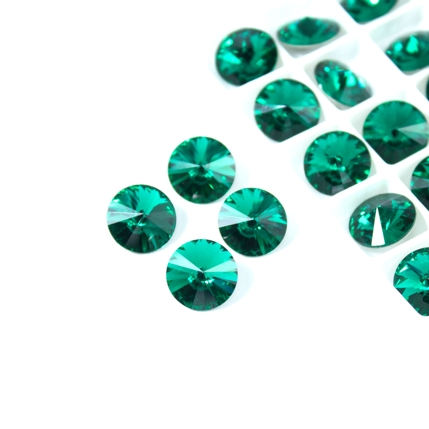 Ріволі 12мм колір Emerald