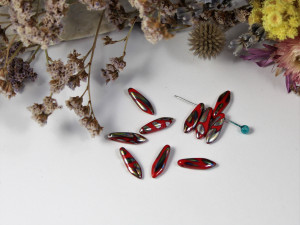 1-hole Glass Daggers 16x5mm Opaque Red Vitrail Stripes