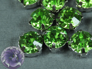 Chaton 8mm color 121 Peridot silver frame