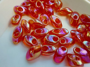 LMA-254 Miyuki 4x7mm Long Magatama 5г Transparent Red AB