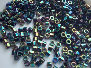 Бісер шестигранник 5г Miyuki Nex Cut 11/0 Колір GREEN IRIS