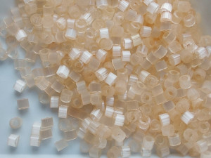 DB0824 Бісер 5 грам Light Peach Silk Satin 11/0 Miyuki Delica Bead 