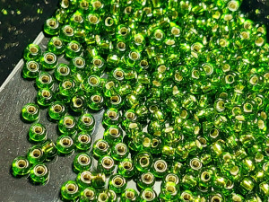 Бісер 5г 11-2423 круглий 11/0 Miyuki Колір Silverlined Lime