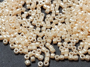 DB1532 Бісер 5 грамм Opaque Light Peach Ceylon 11/0 Miyuki Delica Bead