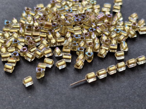 Бісер 5г TOHO Triangle 11/0 Crystal/Gold-Lined TG-11-262