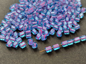 Бісер 5г TOHO Triangle 11/0 Aqua/Bubble Gum Pink-Lined TG-11-937