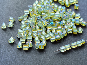 Бісер 5г TOHO Triangle 11/0 RainbowLt Topaz/Sea Foam-Lined TG-11-952