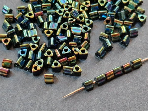 Бісер 5г TOHO Triangle 11/0 Metallic Iris - Green/Brown TG-11-84