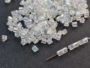 Бісер 5г TOHO Triangle 11/0 Transparent-Rainbow Crystal TG-11-161