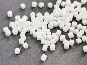 Бісер 5г TOHO Cube 1,5mm Opaque White TC-01-41