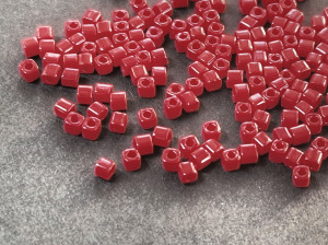 Бісер 5г TOHO Cube 1,5mm Opaque Pepper Red TC-01-45