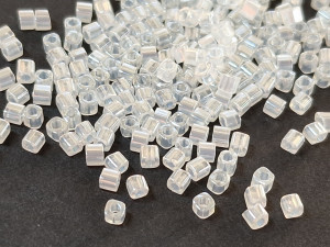 Бісер 5г TOHO Cube 1,5mm Ceylon Snowflake TC-01-141