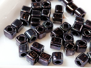 Бісер 5г TOHO Cube 4mm Metallic Amethyst Gun Metal TC-04-90