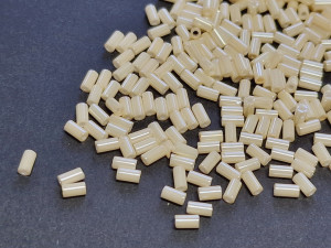 TOHO Стеклярус 5г - Bugle #1 (3mm) : Opaque-Lustered Lt Beige TB-01-123