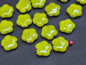 Бусина керамічна квіточка плоска 15мм, Колір салатний