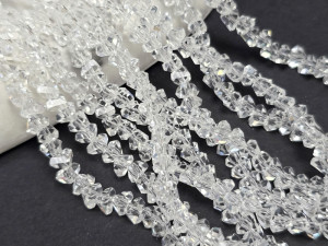 Намистини фігурні трикутник скло 4,5-6мм, нитка 31см, колір Crystal