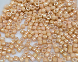 DB0208 Бісер 5 грамм Opaque Tan 11/0 Miyuki Delica Bead 
