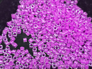 DB2038 Бісер 5 грамм LUMINOUS PLUM CRAZY 11/0 Miyuki Delica Bead 