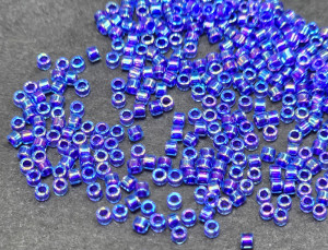 Бісер 5г DB0063 11/0 Miyuki Delica Колір Lined Blue violet