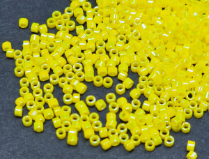 Бісер 5г DB0160 11/0 Miyuki Delica Колір Opaque Yellow AB