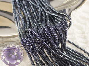 Бісер шарлотка 13/0 на нитці Opaque Metallic Gunmetal