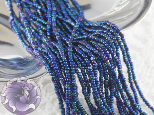 Бісер шарлотка 13/0 на нитці Opaque NAVY BLUE AB