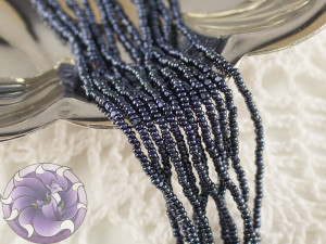Бісер шарлотка 15/0 на нитці Gunmetal Dyed