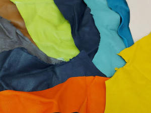 Шматочки шкіри для рукоділля мікс