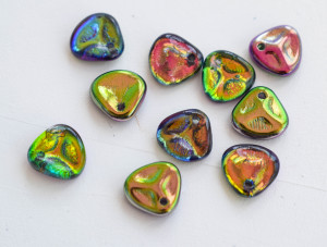ROSE PETALS 8 X 7 MM CRYSTAL MAGIC ORCHID