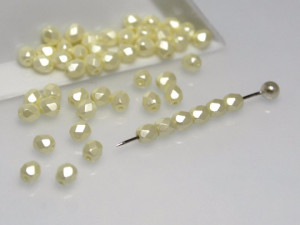 Fire polished 4mm ALABASTER PASTEL LT.CREAM