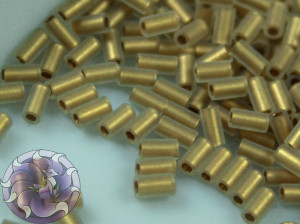 TOHO Стеклярус 5г - Bugle #1 (3mm) : Gold-Lined Frosted Crystal TB-01-989F